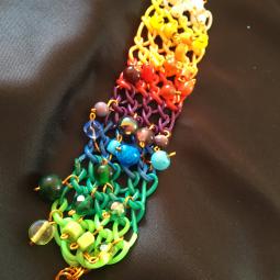 Bracelet arc-en-ciel-fil de cuivre verni, perles de verre, scoubidou-