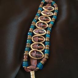 Bracelet bleu et violet-perles de verre et métal, ruban taffetas-32 euros-envoi possible