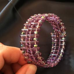 Bracelet multirang-perles de verre et cristal-mémoire de forme-28 euros-envoi possible