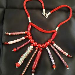 Collier fantaisie rouge-cuivre argenté, perles de verre, scoubidous-38 euros-envoi possible