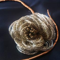 Collier rose dorée-perles de rocaille et cuivre verni-55 euros-envoi possible